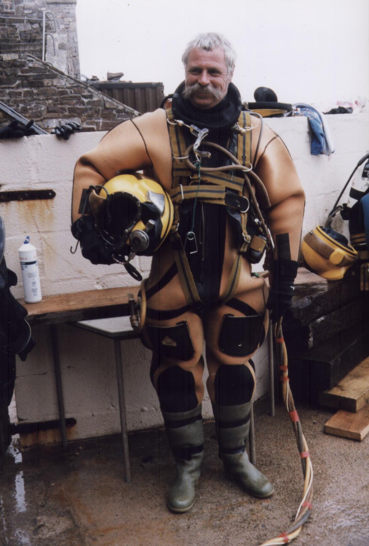 Diver preparing to dive using Surface Supply 